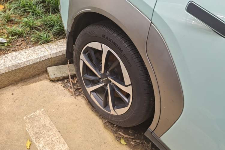 Used AION Y 2022 Plus 70 Smart Edition Right Rear Wheel Hub
