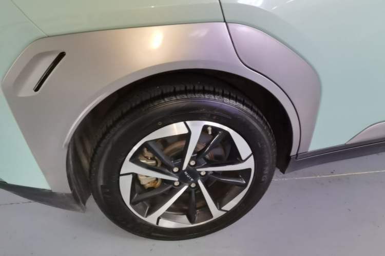 Used AION Y 2022 Plus 70 Smart Edition Right Rear Wheel Hub