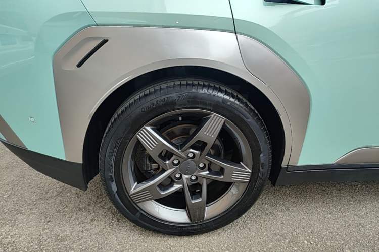 Used AION Y 2022 Plus 80 Intelligent Driving Edition Right Rear Wheel Hub