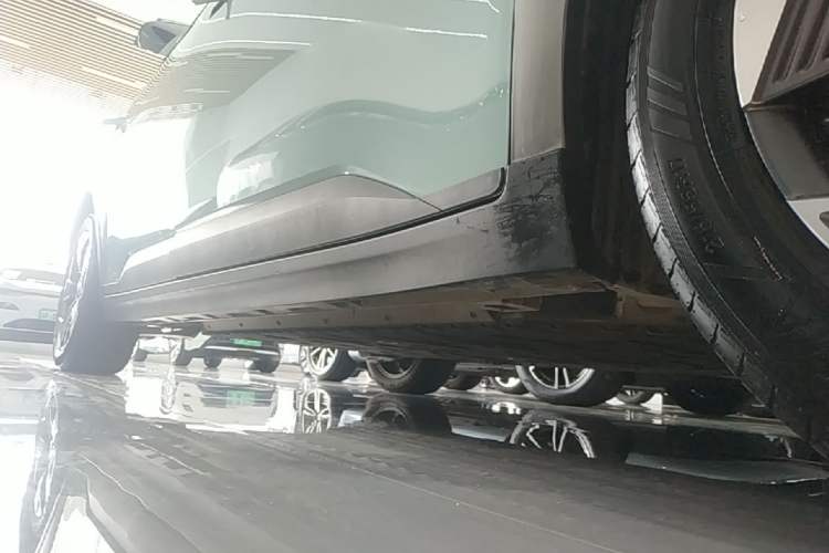 Used AION Y 2022 70 Intelligent Edition Lithium Iron Phosphate Right Side Sill