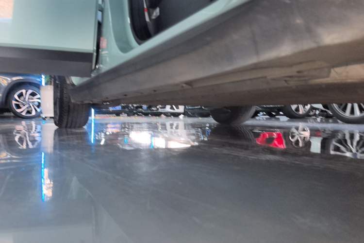 Used AION Y 2022 80 Ultra-Long Range Edition Right Side Sill