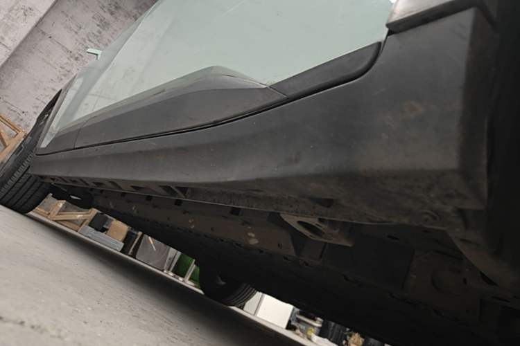 Used AION Y 2022 70 Intelligent Edition Lithium Iron Phosphate Right Side Sill
