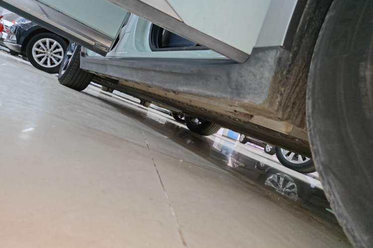 Used AION Y 2022 Plus 70 Smart Edition Right Side Sill