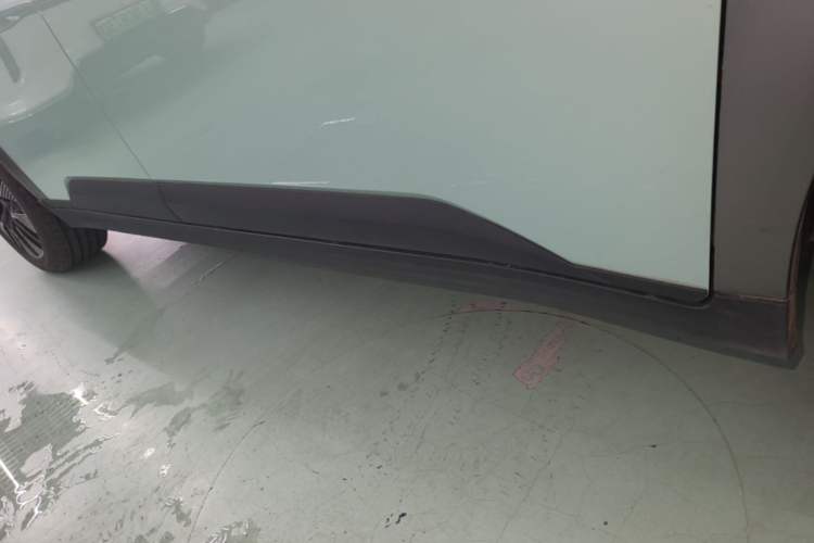 Used AION Y 2022 70 Tech Edition Lithium Iron Phosphate Right Side Sill