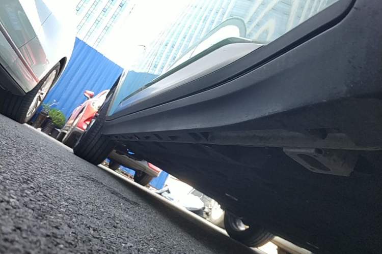 Used AION Y 2022 Plus 70 Tech Edition Right Side Sill