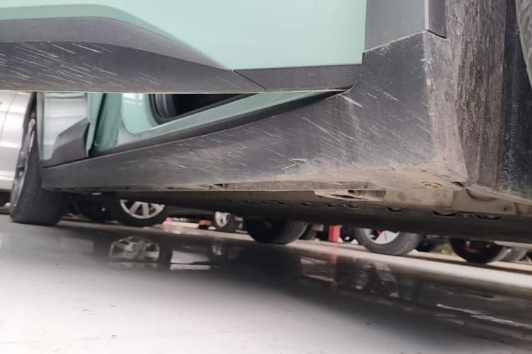 Used AION Y 2022 70 Intelligent Edition Lithium Iron Phosphate Right Side Sill