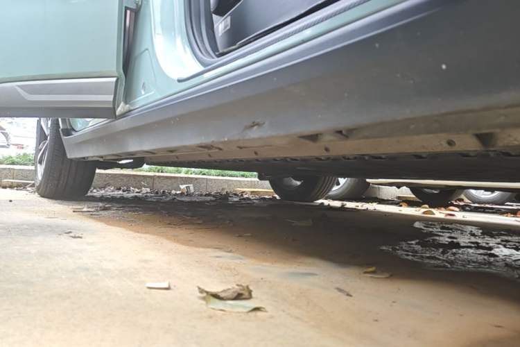 Used AION Y 2022 Plus 70 Smart Edition Right Side Sill