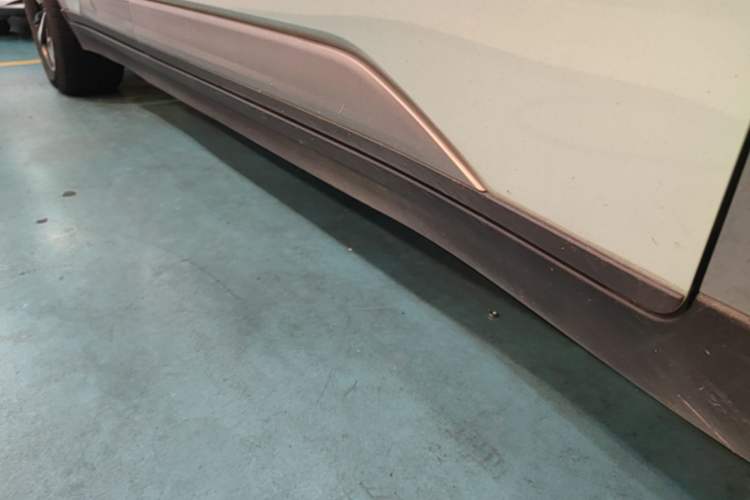 Used AION Y 2022 Plus 70 Smart Edition Right Side Sill