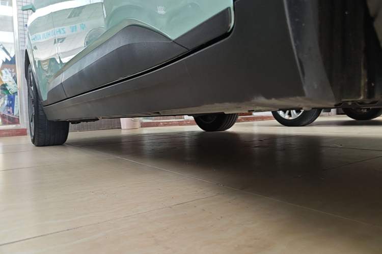 Used AION Y 2022 70 Intelligent Edition Lithium Iron Phosphate Right Side Sill