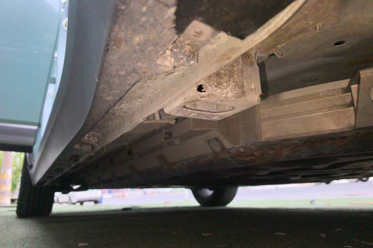 Used AION Y 2022 Plus 70 Smart Edition Right Side Sill