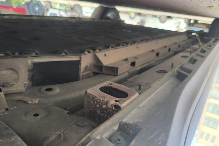 Used AION Y 2022 70 Intelligent Edition Lithium Iron Phosphate Right Side Sill
