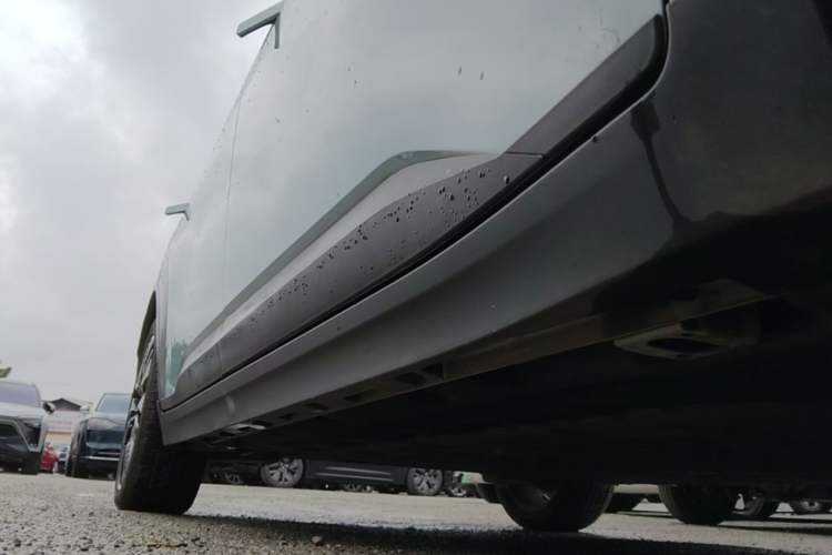 Used AION Y 2022 70 Tech Edition Lithium Iron Phosphate Right Side Sill