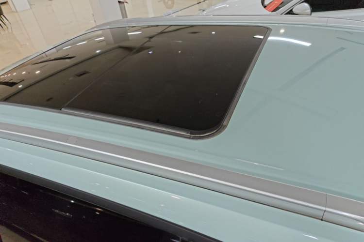 Used AION Y 2022 Plus 70 Smart Edition Roof