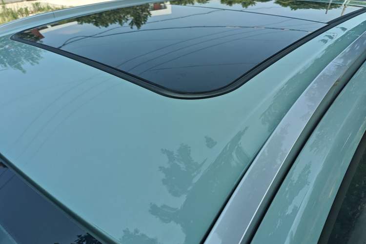 Used AION Y 2022 Plus 70 Smart Edition Roof