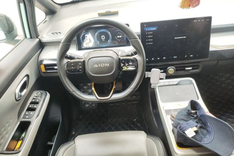 Used AION Y 2022 70 Intelligent Driving Version Lithium Iron Phosphate Steering Wheel