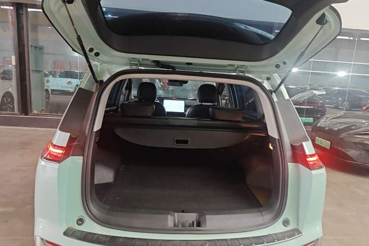 Used AION Y 2022 Plus 70 Smart Edition Trunk