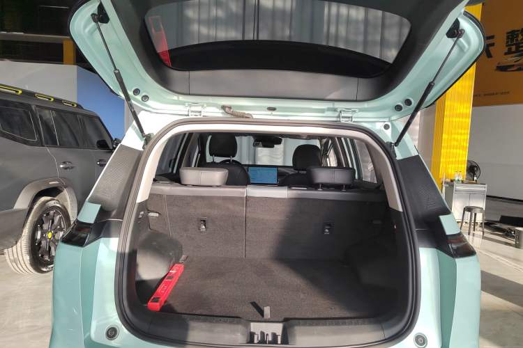 Used AION Y 2022 Plus 70 Smart Edition Trunk