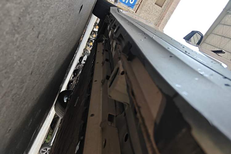 Used AION Y 2022 Plus 70 Smart Edition Left Side Sill