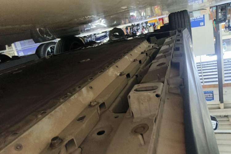 Used AION Y 2022 70 Intelligent Edition Lithium Iron Phosphate Left Side Sill