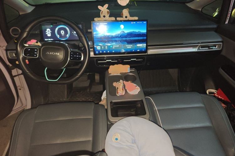 Used AION Y 2022 Plus 70 Smart Edition Center Console