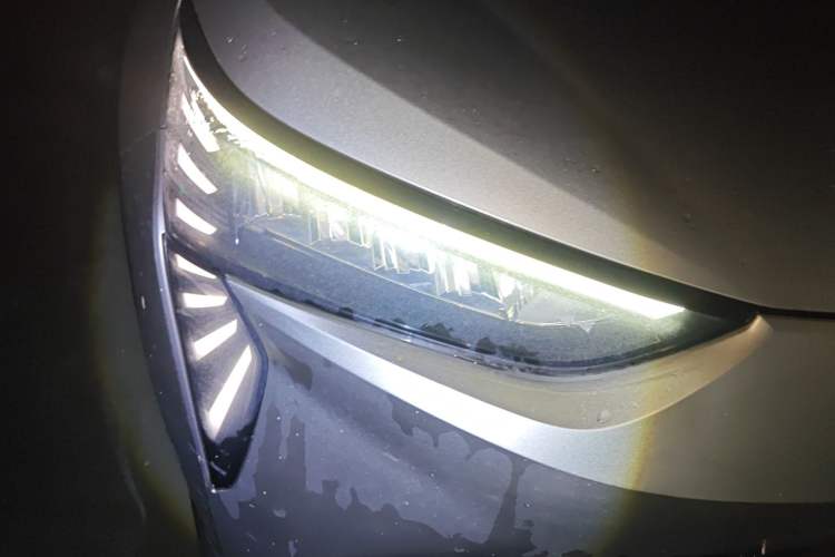 Used AION Y 2022 70 Intelligent Edition Lithium Iron Phosphate Right Front Headlight