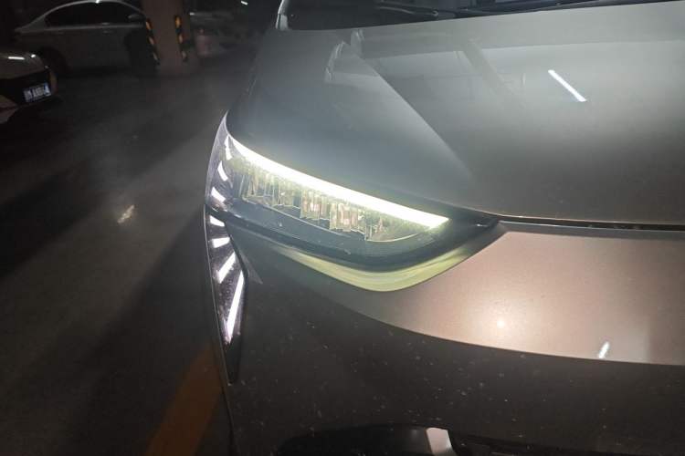 Used AION Y 2022 70 Intelligent Edition Lithium Iron Phosphate Right Front Headlight