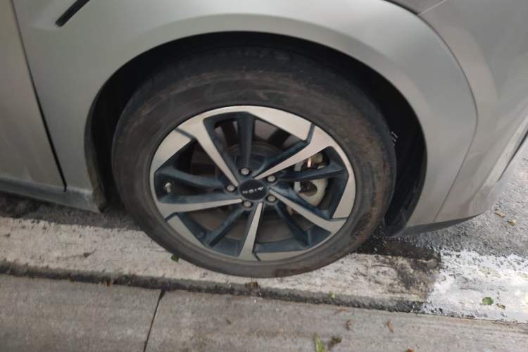 Used AION Y 2022 Plus 70 Smart Edition Right Front Wheel Hub