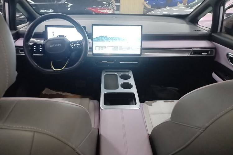 Used AION Y 2022 Plus 70 Tech Edition Center Console