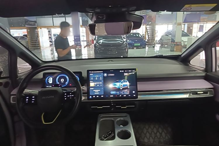 Used AION Y 2022 Plus 70 Tech Edition Center Console