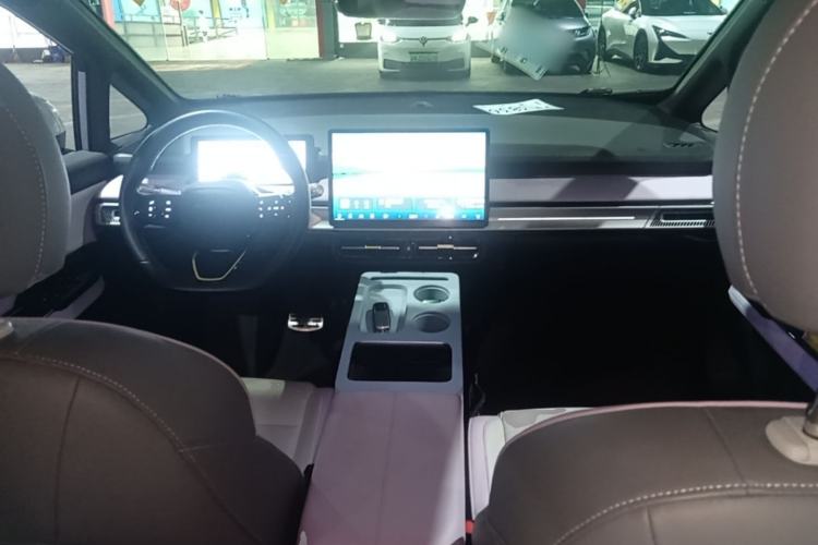 Used AION Y 2022 Plus 70 Tech Edition Center Console