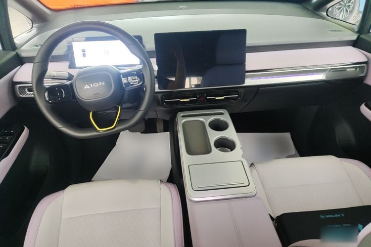 Used AION Y 2022 Plus 70 Smart Edition Center Console