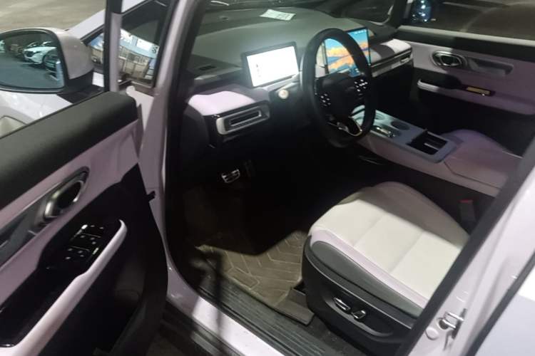 Used AION Y 2022 Plus 70 Tech Edition Driver Seat