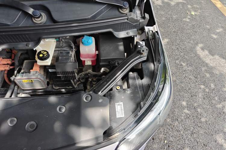 Used AION Y 2022 Plus 70 Smart Edition Engine Bay Left