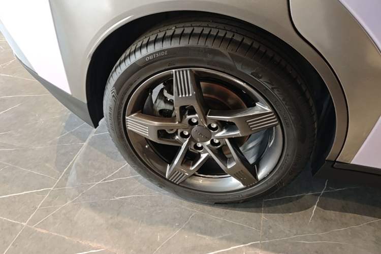 Used AION Y 2022 Plus 70 Tech Edition Exterior 5