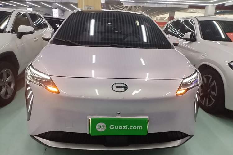 Used AION Y 2022 Plus 70 Tech Edition Front