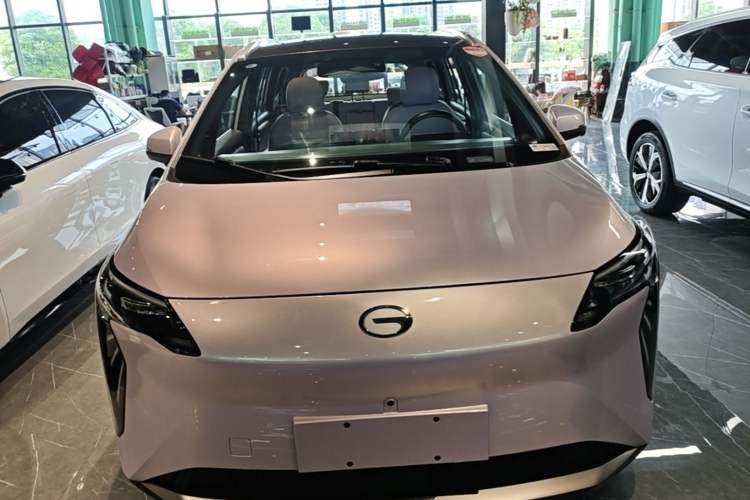 Used AION Y 2022 Plus 70 Tech Edition Front