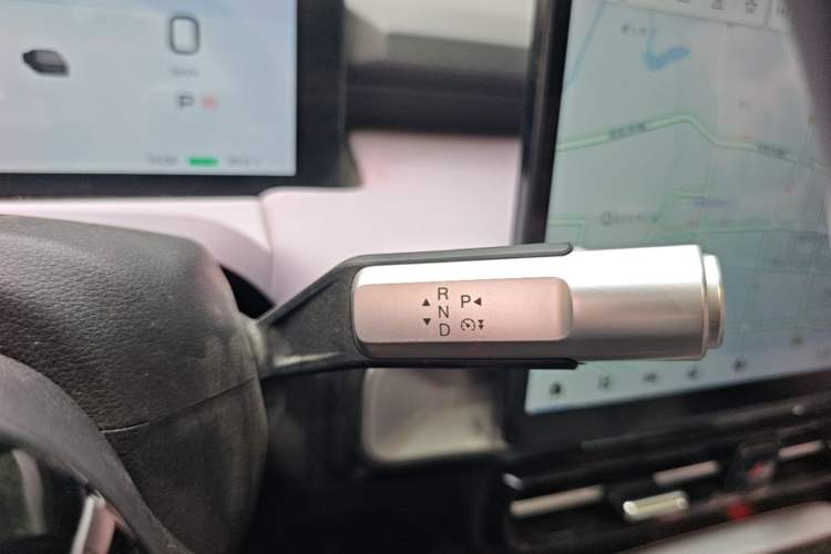 Used AION Y 2022 Plus 70 Tech Edition Gear Lever