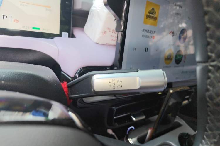 Used AION Y 2022 Plus 70 Smart Edition Gear Lever