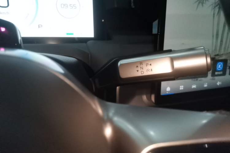 Used AION Y 2022 Plus 70 Tech Edition Gear Lever