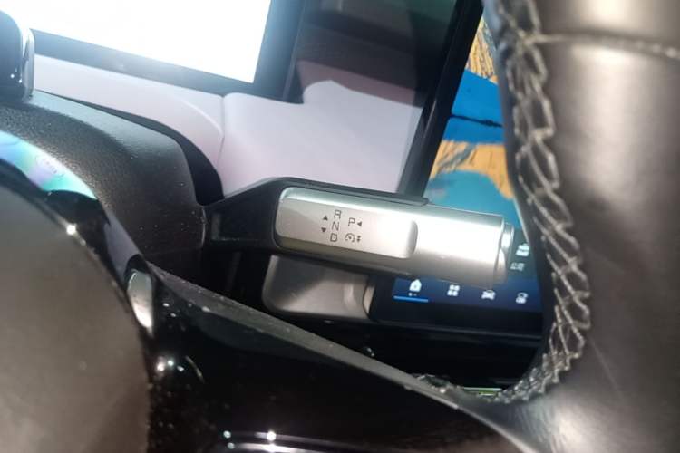 Used AION Y 2022 Plus 70 Tech Edition Gear Lever