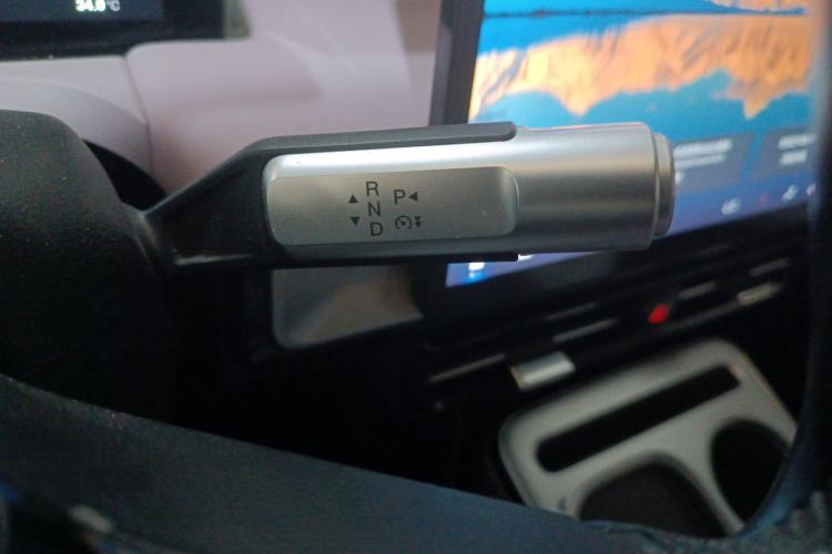 Used AION Y 2022 Plus 70 Tech Edition Gear Lever