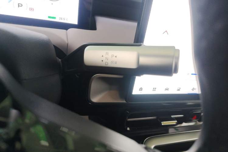 Used AION Y 2022 Plus 70 Smart Edition Gear Lever