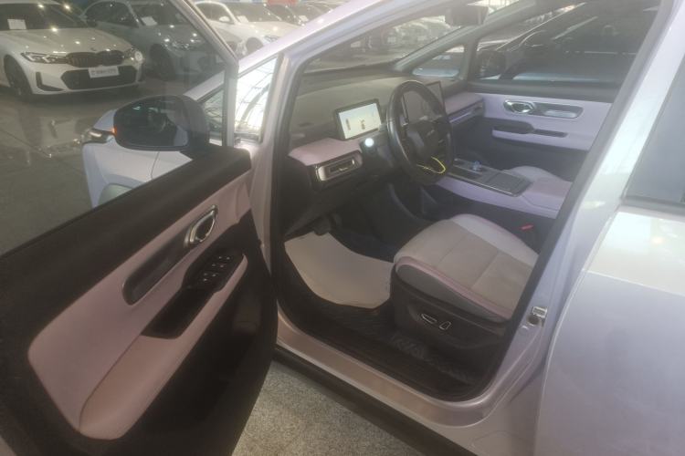 Used AION Y 2022 Plus 70 Smart Edition Interior 3
