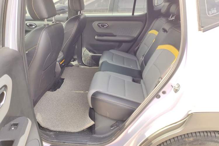 Used AION Y 2022 70 Tech Edition Lithium Iron Phosphate Interior 3
