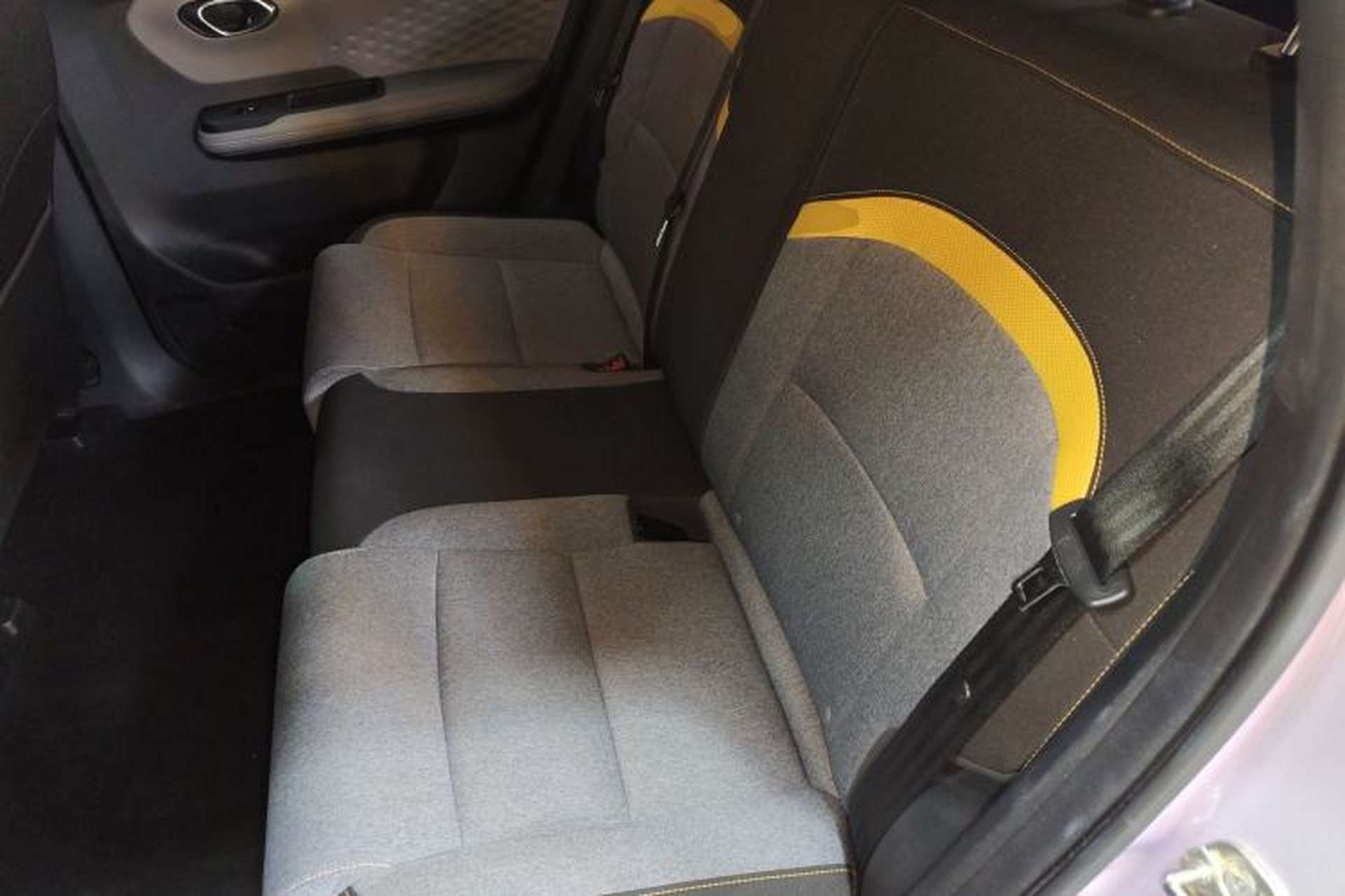 Used AION Y 2022 70 Enjoyment Edition Lithium Iron Phosphate Interior 4