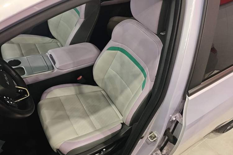 Used AION Y 2022 Plus 70 Tech Edition Left Front Seat