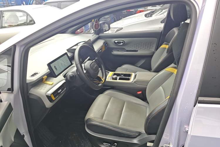 Used AION Y 2022 70 Intelligent Edition Lithium Iron Phosphate Left Front Seat
