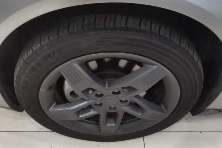 Used AION Y 2022 Plus 70 Tech Edition Left Front Wheel Hub