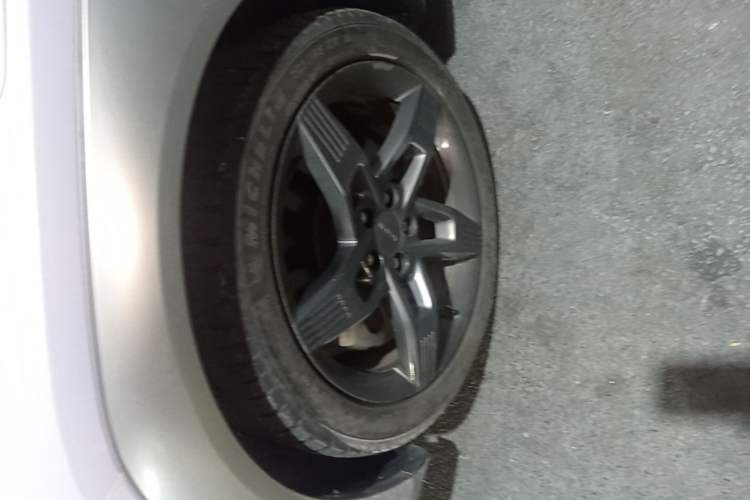 Used AION Y 2022 Plus 70 Tech Edition Left Front Wheel Hub