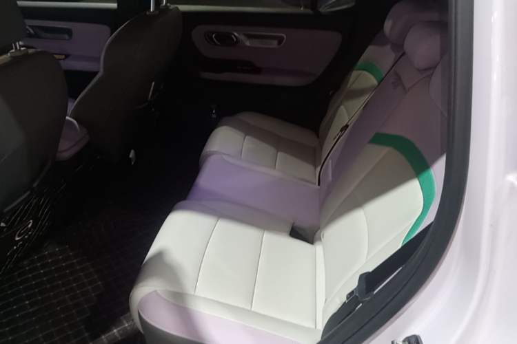 Used AION Y 2022 Plus 70 Tech Edition Left Rear Seat